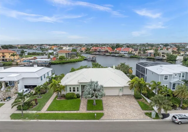Photo 1 of Single family home for sale at 811 Birdie Way, Apollo Beach, FL 33572 | MLS# W7886580 | Listing updated on 2026-09-18