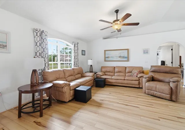 Photo 4 of Single family home for sale at 2478 Glenridge Dr, Spring Hill, FL 34609 | MLS# W7886691 | Listing updated on 2026-09-17