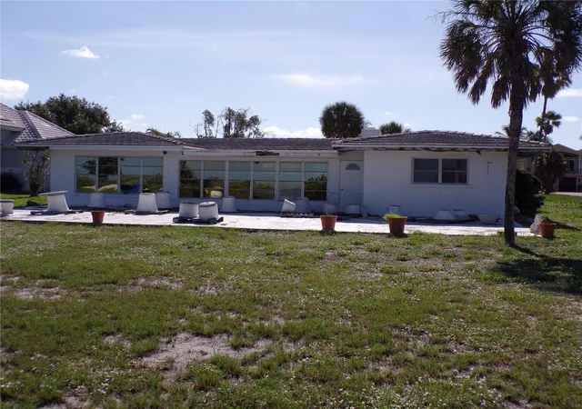 Photo 3 of Single family home for sale at 1124 Sunset Dr, Venice, FL 34285 | MLS# N6144699 | Listing updated on 2026-09-16