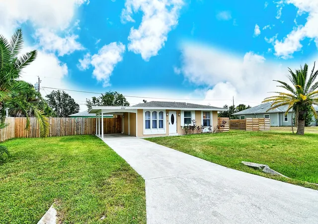 Photo 2 of Single family home for sale at 307 Southland Rd, VENICE, FL 34293 | MLS# A4697055 | Listing updated on 2026-10-09