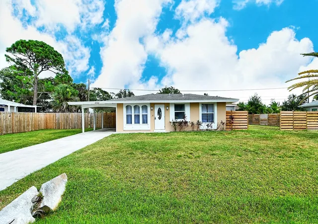 Photo 3 of Single family home for sale at 307 Southland Rd, Venice, FL 34293 | MLS# A4697055 | Listing updated on 2026-10-09