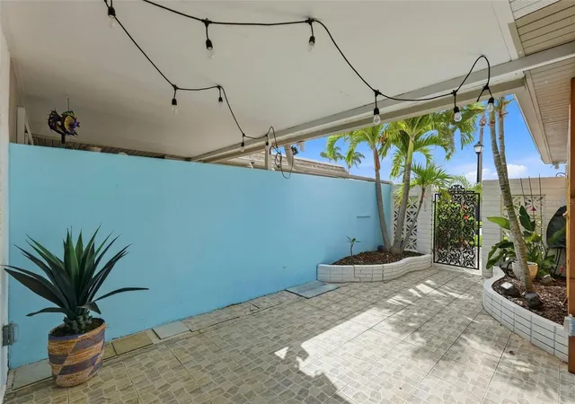 Photo 4 of House for sale at 573 Boca Ciega Point Blvd N, Saint Petersburg, FL 33708 | MLS# TB8519378 | Listing updated on 2026-09-29