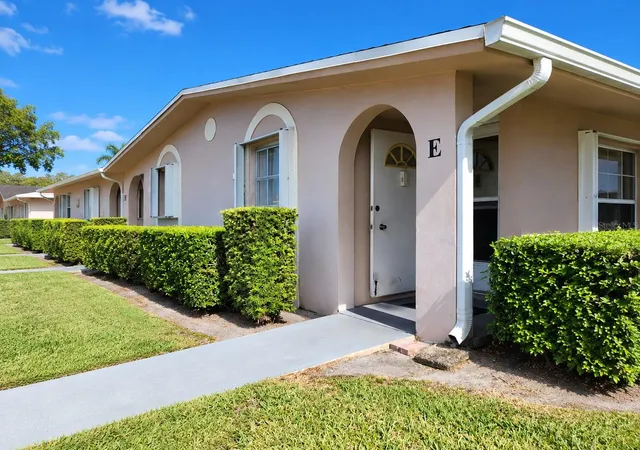 Photo 3 of Single family home for sale at 2784 Dudley Dr #E, West Palm Beach, FL 33415 | MLS# O6417222 | Listing updated on 2026-09-23