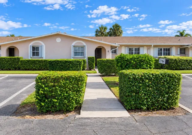 Photo 3 of House for sale at 2784 Dudley Dr #E, West Palm Beach, FL 33415 | MLS# O6417222 | Listing updated on 2026-09-23
