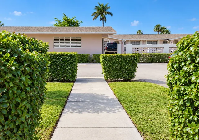 Photo 4 of House for sale at 2784 Dudley Dr #E, West Palm Beach, FL 33415 | MLS# O6417222 | Listing updated on 2026-09-23