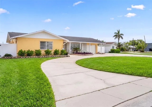 Photo 3 of Single family home for sale at 4608 Arlington Rd, Palmetto, FL 34221 | MLS# A4697222 | Listing updated on 2026-09-09