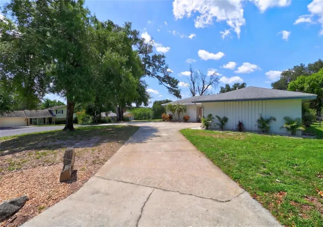 Photo 2 of Single family home for sale at 54 Lake Link Cir Se, Winter Haven, FL 33884 | MLS# L4962810 | Listing updated on 2026-09-18