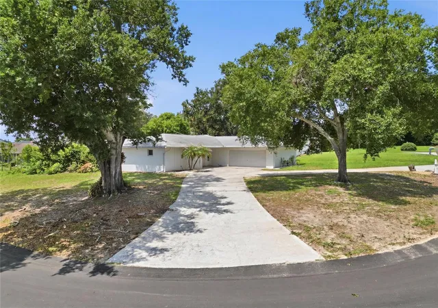 Photo 3 of Single family home for sale at 54 Lake Link Cir Se, Winter Haven, FL 33884 | MLS# L4962810 | Listing updated on 2026-09-18