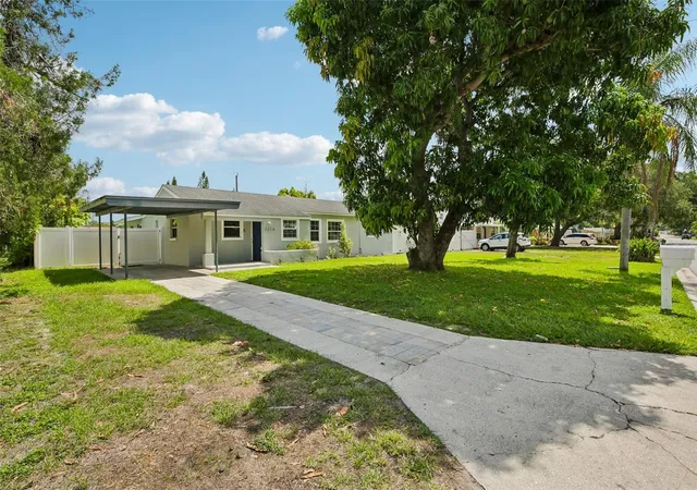 Photo 4 of Single family home for sale at 2214 23rd Avenue W, Bradenton, FL 34205 | MLS# A4697349 | Listing updated on 2026-09-16
