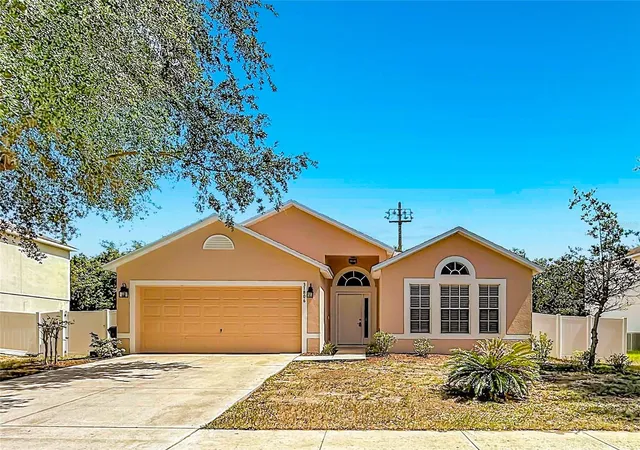 Photo 1 of Sale Pending at 31806 Parkdale Dr, Leesburg, FL 34748 | MLS# TB8520395 | Listing updated on 2026-10-05