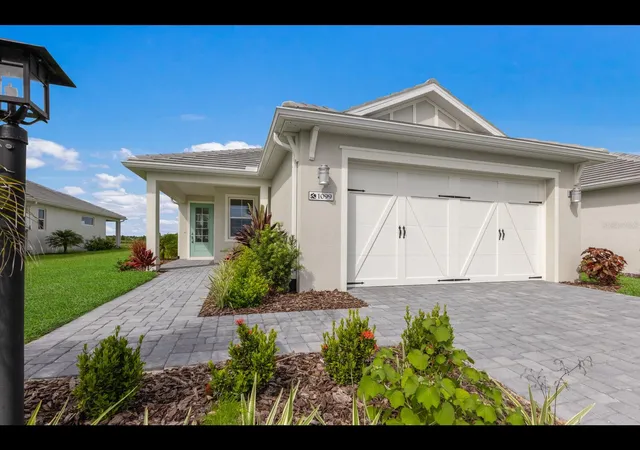 Photo 3 of Sale Pending at 1099 Waterline Ct, Sarasota, FL 34240 | MLS# A4697460 | Listing updated on 2026-09-17