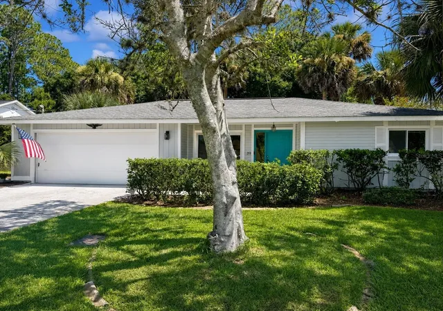 Photo 1 of Single family home for sale at 19 Banner Ln, Palm Coast, FL 32137 | MLS# V4949732 | Listing updated on 2026-10-17