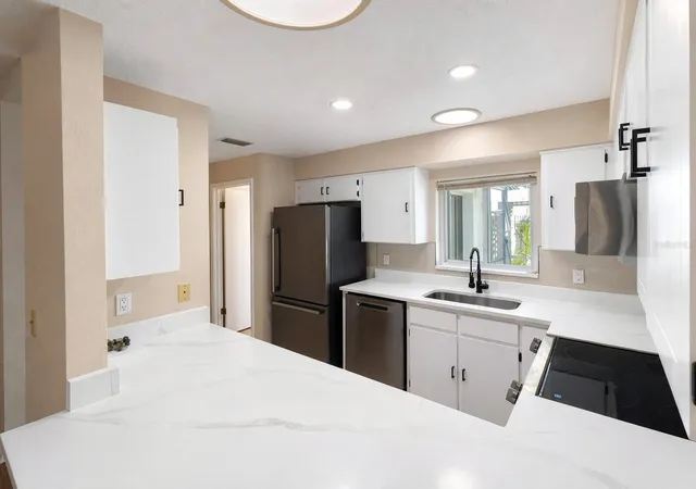 Photo 2 of Single family home for sale at 19 Banner Ln, Palm Coast, FL 32137 | MLS# V4949732 | Listing updated on 2026-10-17