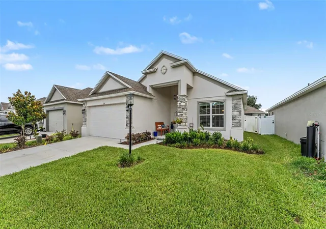 Photo 3 of Single family home for sale at 1201 Pintail Pl, Lakeland, FL 33813 | MLS# L4962896 | Listing updated on 2026-09-09