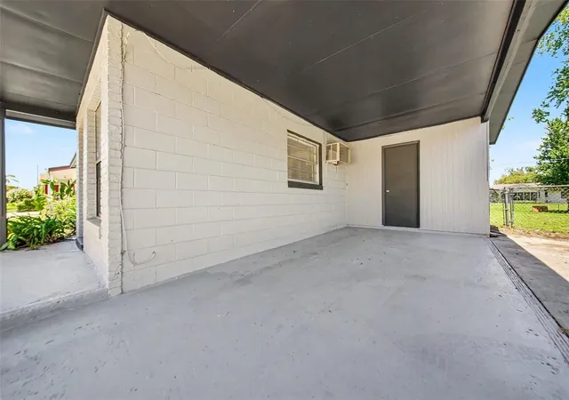 Photo 2 of Single family home for sale at 4333 Cynthia St, Orlando, FL 32811 | MLS# O6418342 | Listing updated on 2026-09-16