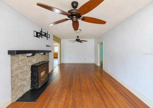 Photo 3 of Single family home for sale at 1805 E Orange Ave, Eustis, FL 32726 | MLS# S5152275 | Listing updated on 2026-09-19