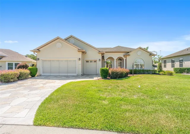 Photo 3 of Single family home for sale at 10990 Se 170th Street Rd, Summerfield, FL 34491 | MLS# O6419009 | Listing updated on 2026-09-16