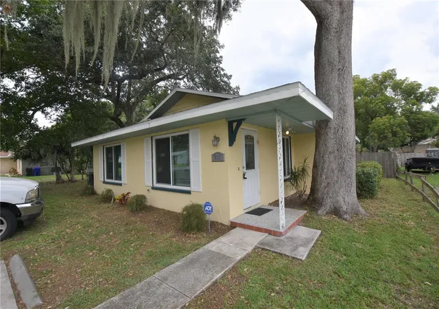 Photo 1 of Single family home for sale at 928 E Valencia St, Lakeland, FL 33805 | MLS# L4963015 | Listing updated on 2026-09-08