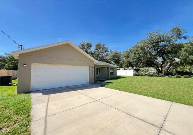 Photo 2 of Single family home for sale at 190 Fisher Way, Ocklawaha, FL 32179 | MLS# O6419624 | Listing updated on 2026-09-17