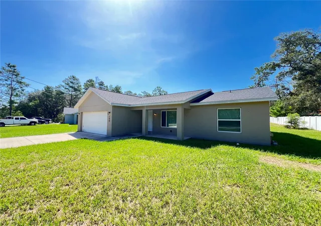 Photo 3 of Single family home for sale at 190 Fisher Way, Ocklawaha, FL 32179 | MLS# O6419624 | Listing updated on 2026-09-17