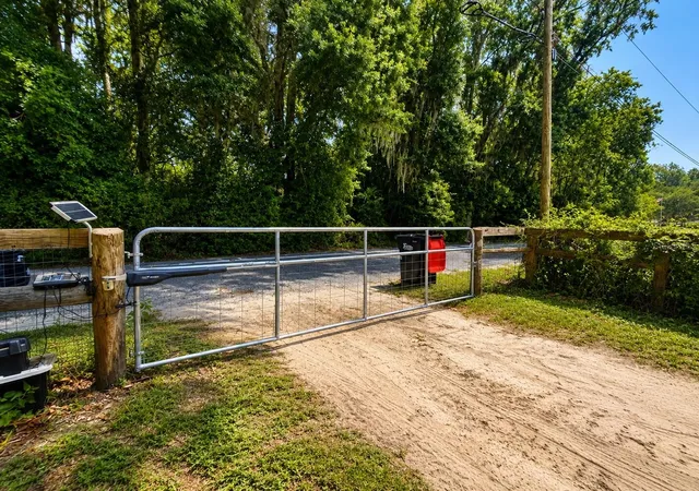 Photo 2 of Single family home for sale at 9390 NE 16th Terrace, Anthony, FL 32617 | MLS# OM727316 | Listing updated on 2026-09-08