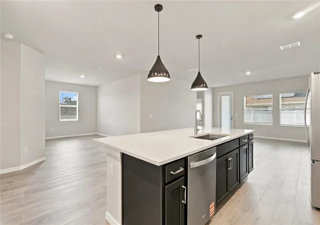 Photo 4 of Single family home for sale at 634 Kingswood Ct, Bradenton, FL 34212 | MLS# TB8523352 | Listing updated on 2026-09-16
