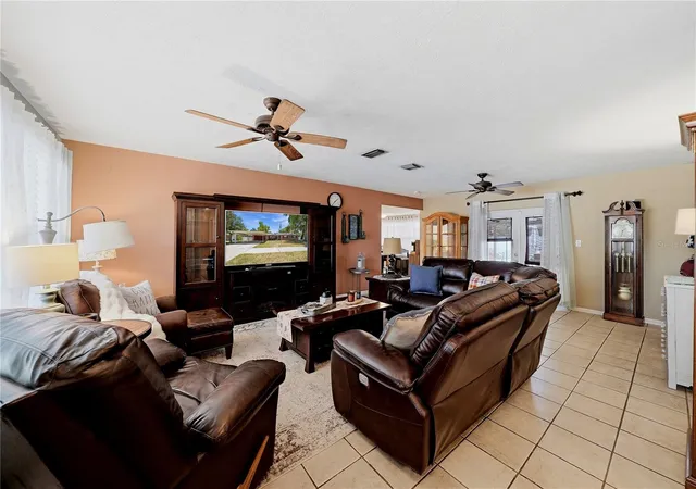 Photo 4 of Single family home for sale at 3801 Upland Pl, Valrico, FL 33594 | MLS# TB8523724 | Listing updated on 2026-10-01