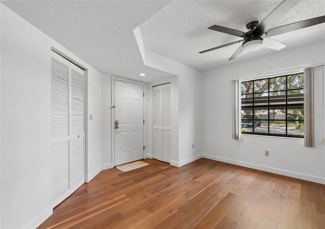 Listing Photo 4 - Condo for sale in building located at 11800 Park Blvd, Seminole, FL 33772 - Unit #401