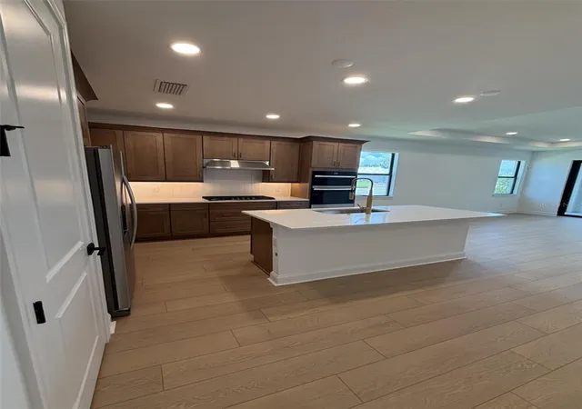 Photo 3 of Sale Pending at 5889 Windbreak Ct, Apollo Beach, FL 33572 | MLS# A4698467 | Listing updated on 2026-10-03