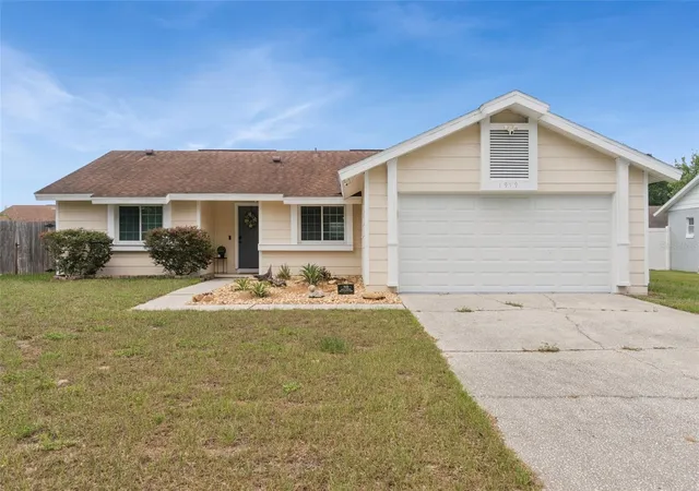 Photo 1 of Single family home for sale at 1919 Deanna Dr, Apopka, FL 32703 | MLS# O6421545 | Listing updated on 2026-09-26