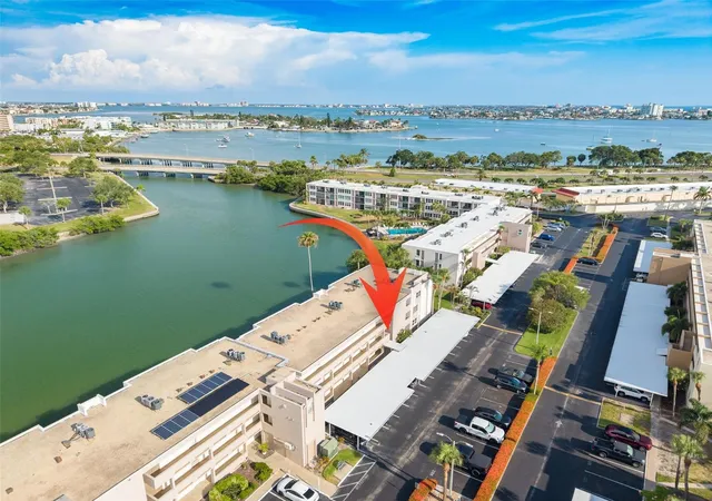 Listing Photo 4 - Condo for sale in building located at 7425 Bay Island Dr S, SOUTH PASADENA, FL 33707 - Unit #107