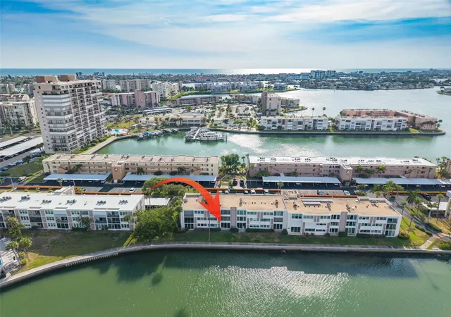 Listing Photo 5 - Condo for sale in building located at 7425 Bay Island Dr S, SOUTH PASADENA, FL 33707 - Unit #107