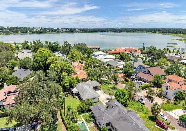 Photo 2 of Single family home for sale at 2303 Coventry Ave, Lakeland, FL 33803 | MLS# L4963270 | Listing updated on 2026-10-29