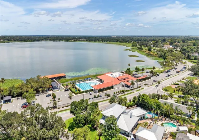 Photo 3 of Single family home for sale at 2303 Coventry Ave, Lakeland, FL 33803 | MLS# L4963270 | Listing updated on 2026-10-29