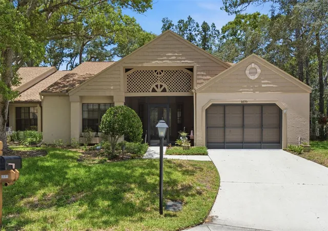 Photo 1 of Sale Pending at 6695 Pin Oak Ct, Spring Hill, FL 34606 | MLS# W7887339 | Listing updated on 2026-09-17