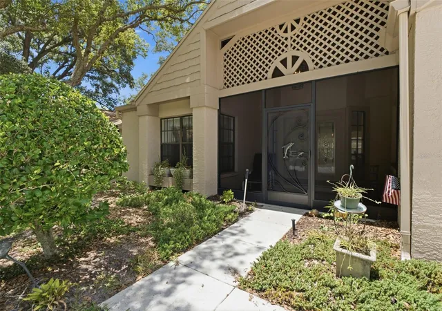 Photo 3 of Sale Pending at 6695 Pin Oak Ct, Spring Hill, FL 34606 | MLS# W7887339 | Listing updated on 2026-09-17