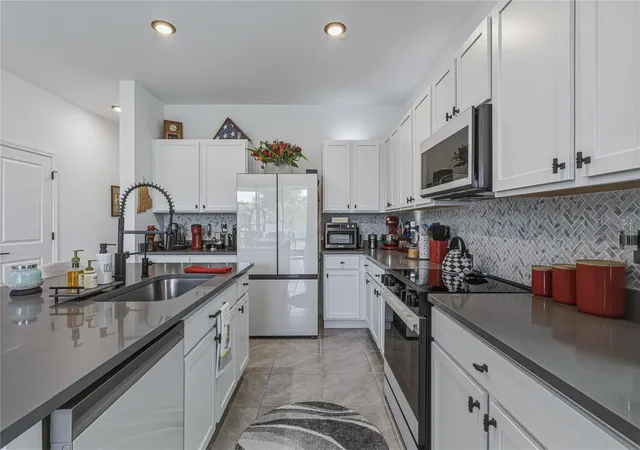 Photo 4 of Townhouse for sale at 388 Mangrove Shade Cir, Apollo Beach, FL 33572 | MLS# TB8526062 | Listing updated on 2026-09-17