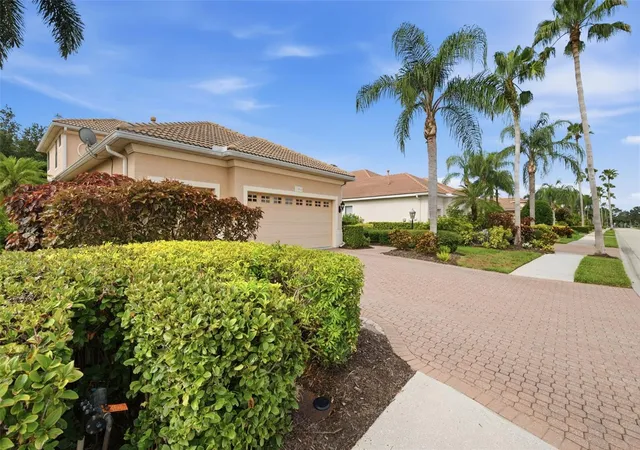 Photo 3 of Single family home for sale at 13860 Siena Loop, Lakewood Ranch, FL 34202 | MLS# TB8526072 | Listing updated on 2026-10-13
