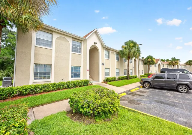 Photo 1 of Condo for sale at 4336 Hector Ct #7, Orlando, FL 32822 | MLS# O6422921 | Listing updated on 2026-09-17
