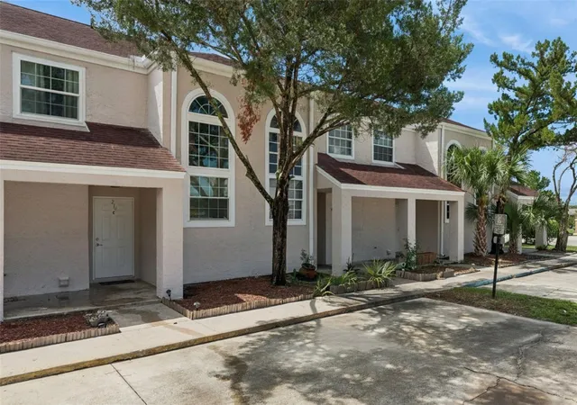 Photo 4 of Townhouse for sale at 214 Majors Ln #C, Kissimmee, FL 34743 | MLS# O6423130 | Listing updated on 2026-09-18