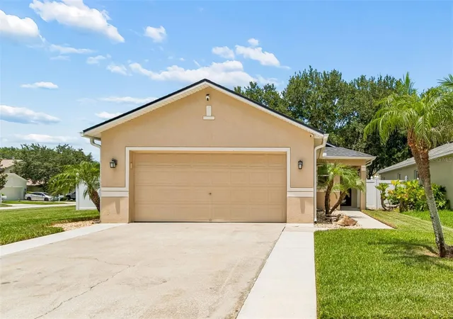Photo 4 of Single family home for sale at 32323 Fish Hook Loop, Wesley Chapel, FL 33545 | MLS# O6423137 | Listing updated on 2026-10-06