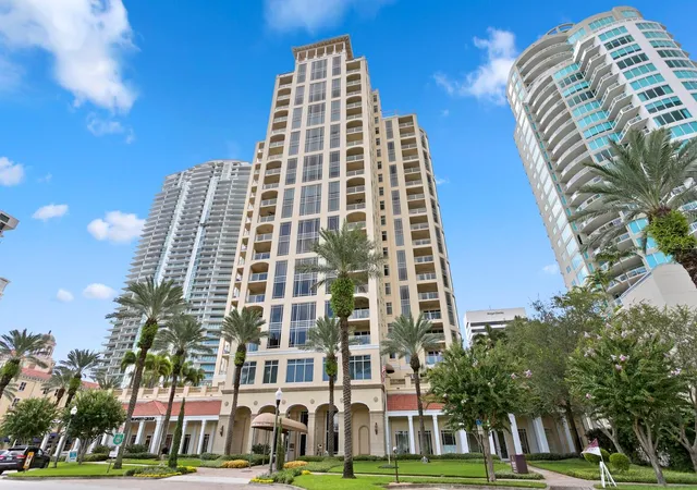 Listing Photo 2 - Condo for sale in building located at 100 Bch Dr Ne, St. Petersburg, FL 33701 - Unit #1900