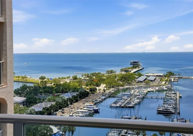Listing Photo 3 - Condo for sale in building located at 100 Bch Dr Ne, St. Petersburg, FL 33701 - Unit #1900