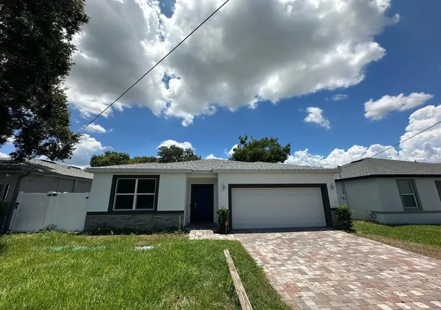 Photo 3 of Single family home for sale at 117 W Murphy St, Davenport, FL 33837 | MLS# S5153257 | Listing updated on 2026-09-09