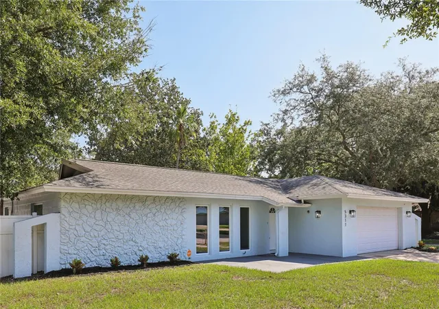 Photo 3 of Single family home for sale at 5311 Jennifer Pl, Orlando, FL 32807 | MLS# S5153281 | Listing updated on 2026-09-16