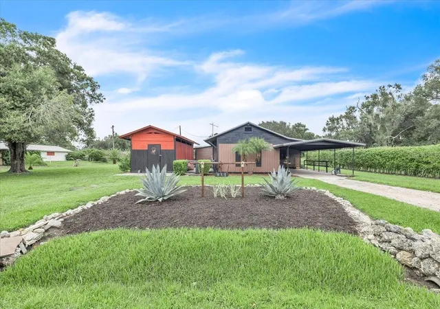 Photo 2 of Single family home for sale at 915 E Charles St, Arcadia, FL 34266 | MLS# C7528191 | Listing updated on 2026-09-21