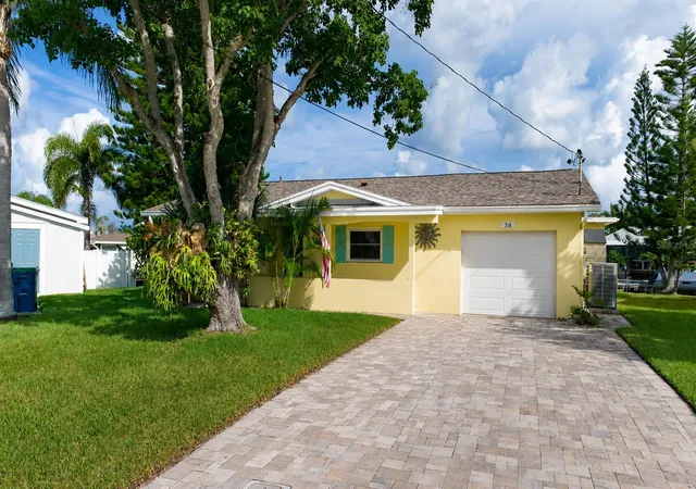 Photo 3 of Single family home for sale at 318 Circle Dr, Palm Harbor, FL 34683 | MLS# TB8527358 | Listing updated on 2026-09-16