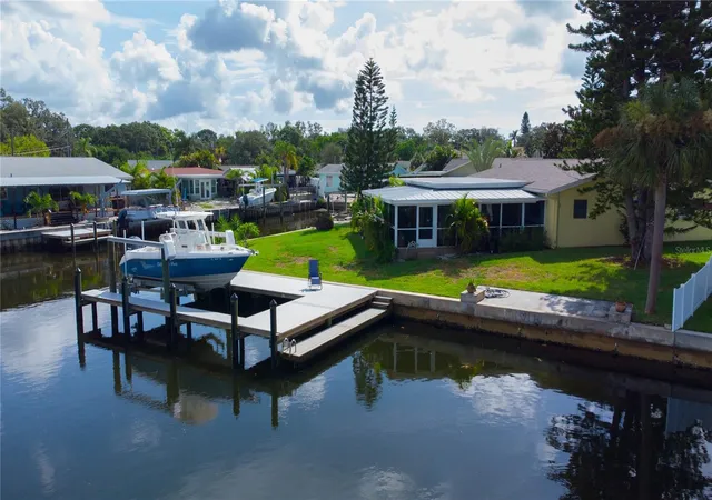 Photo 4 of Single family home for sale at 318 Circle Dr, Palm Harbor, FL 34683 | MLS# TB8527358 | Listing updated on 2026-09-16