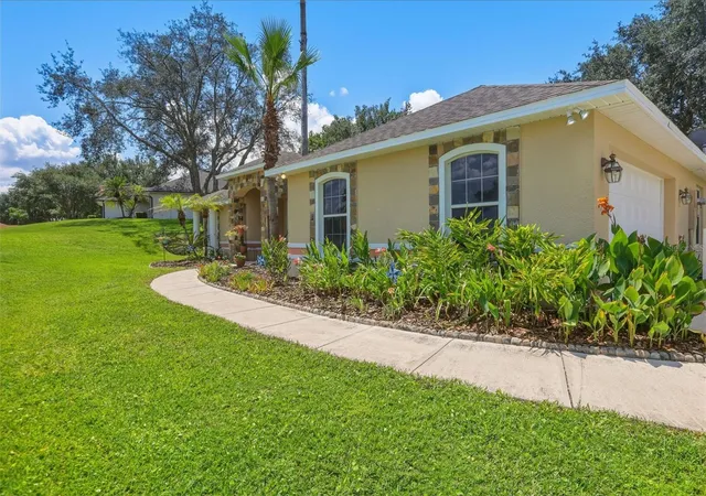Photo 4 of Single family home for sale at 11340 Alameda Sandra Dr, Clermont, FL 34711 | MLS# O6423688 | Listing updated on 2026-10-22