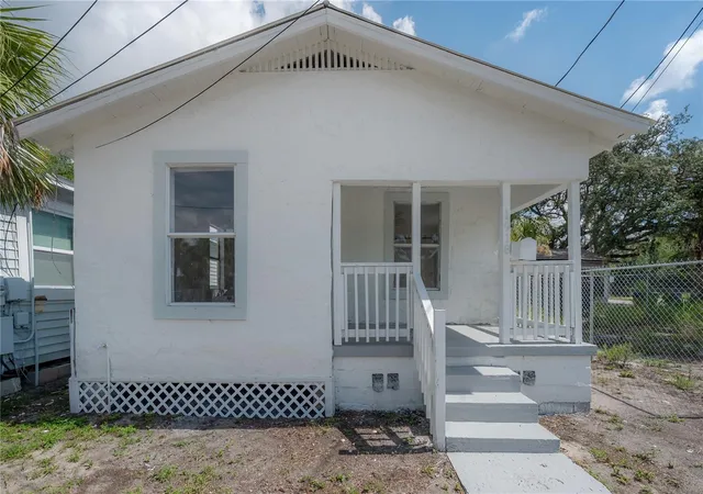 Photo 3 of Single family home for sale at 1918 E 21st Avenue, Tampa, FL 33605 | MLS# TB8527578 | Listing updated on 2026-09-21